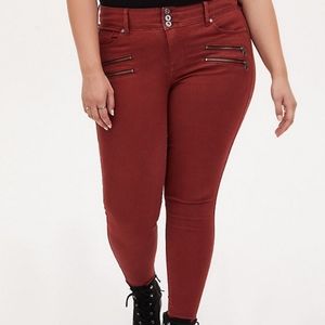 Multi zip jegging in brick red.